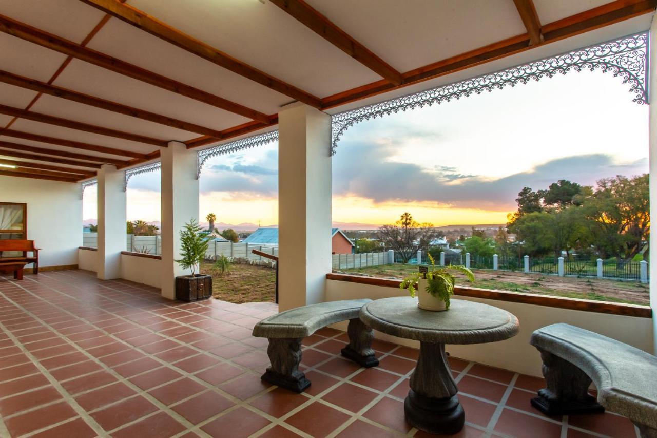 Villa Ravenscliff White House à Oudtshoorn Extérieur photo