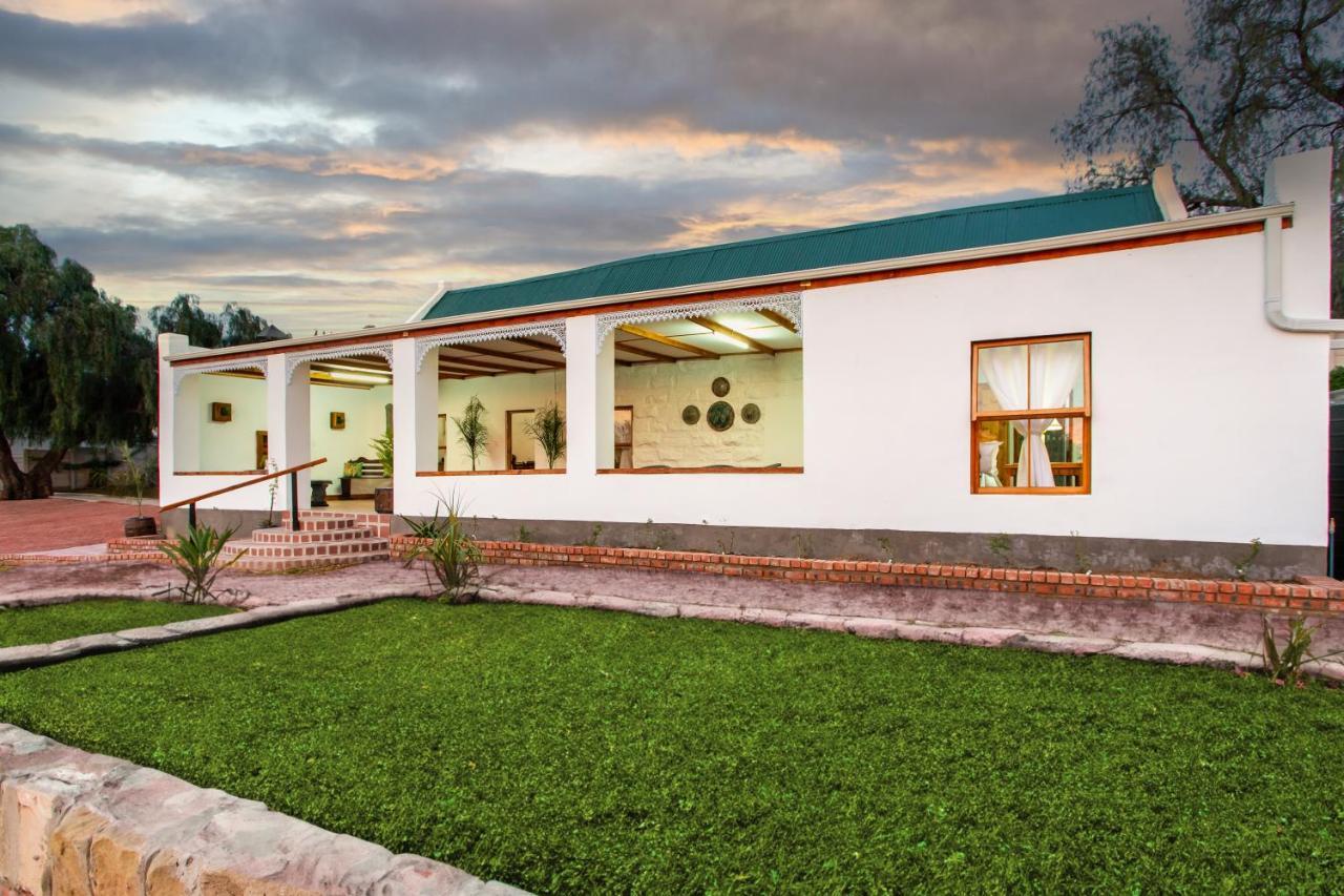 Villa Ravenscliff White House à Oudtshoorn Extérieur photo